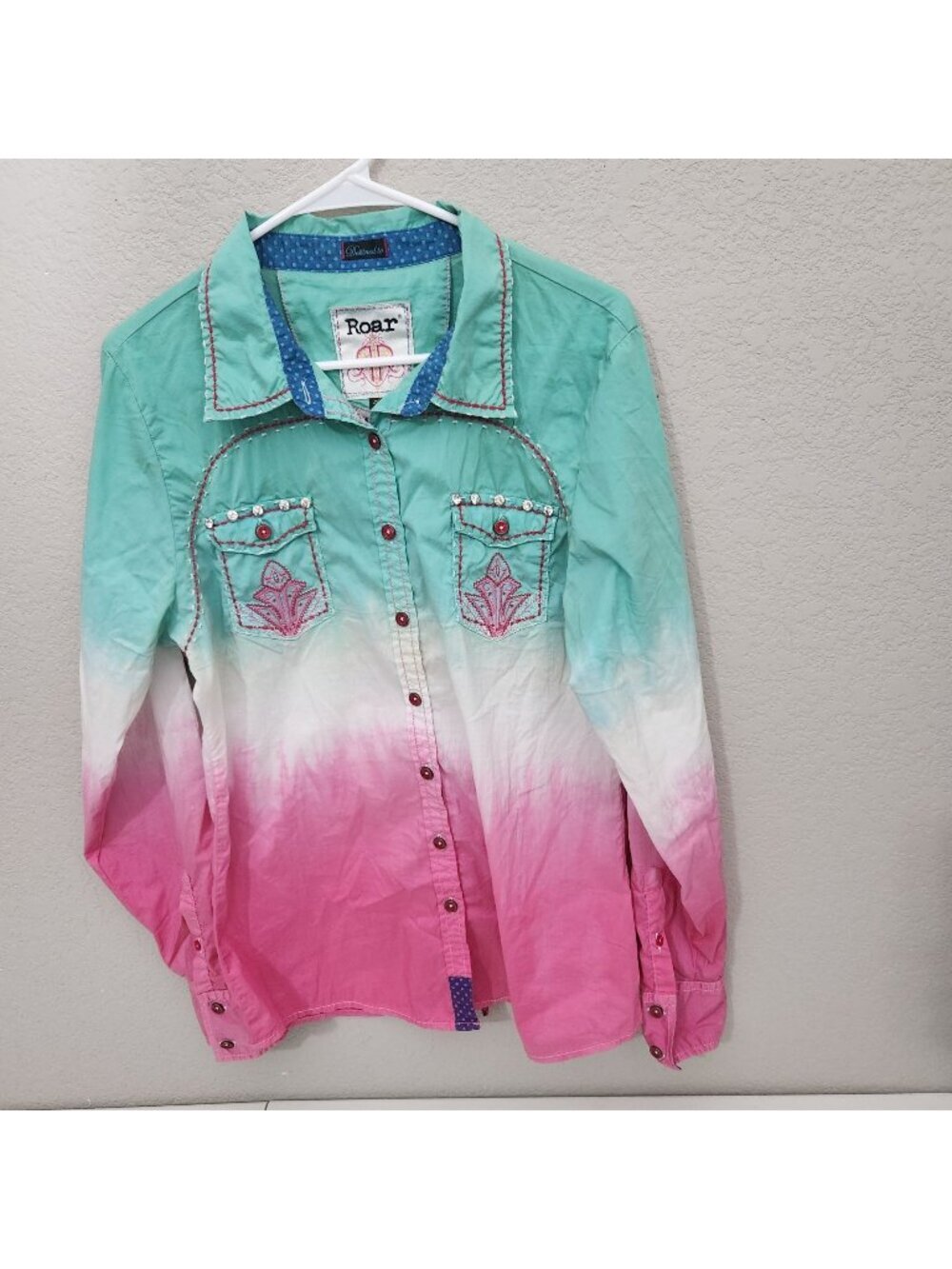 Roar Womens Western Long-Sleeve Button-Up Shirt  Rhinestone Embellishments